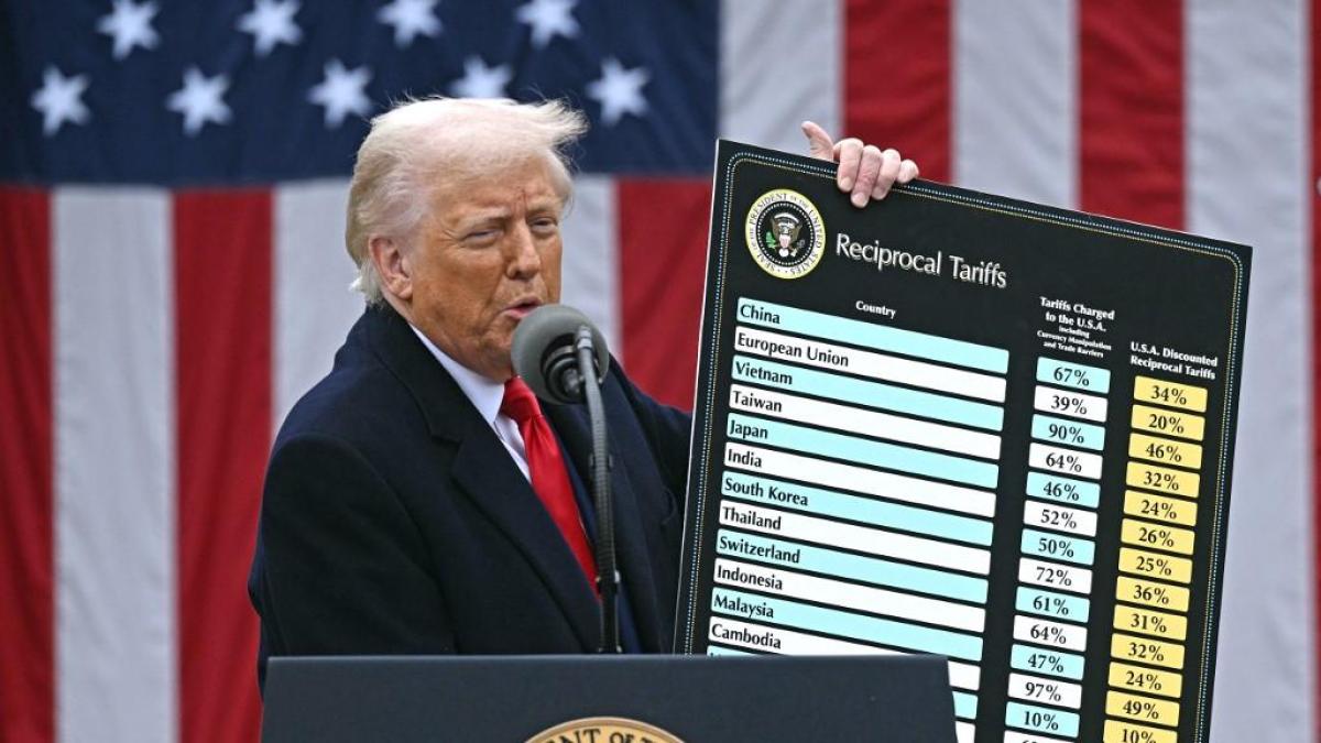 Donald Trump amenaza a China con un arancel adicional del 50 % si no se retracta de las sanciones en represalia