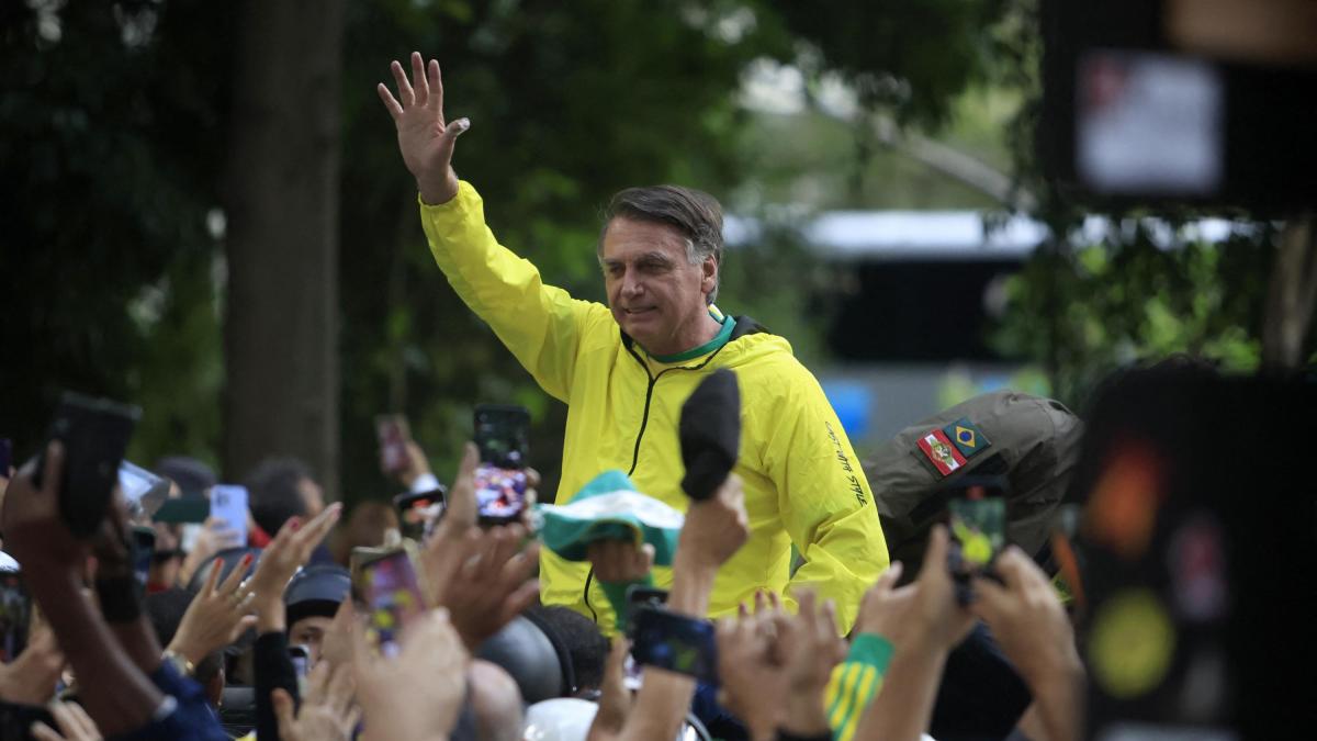 Jair Bolsonaro es hospitalizado de urgencia por ‘fuertes dolores’ en el abdomen: esto se sabe