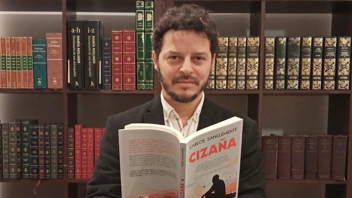 Carlos Sanclemente, sobre su novela 'Cizaña': 'El chisme que se mete dentro de la gente genera pequeñas guerras'