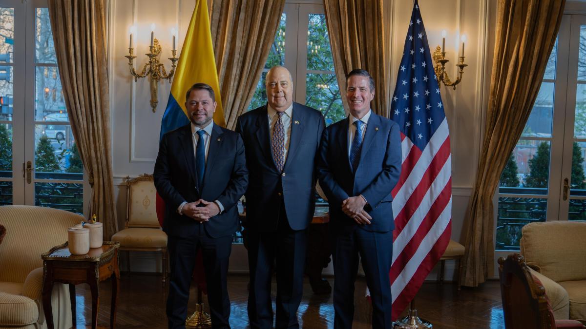 Bernie Moreno y Rubén Gallego, senadores de origen colombiano en el Congreso de EE. UU., reafirman apoyo a Colombia