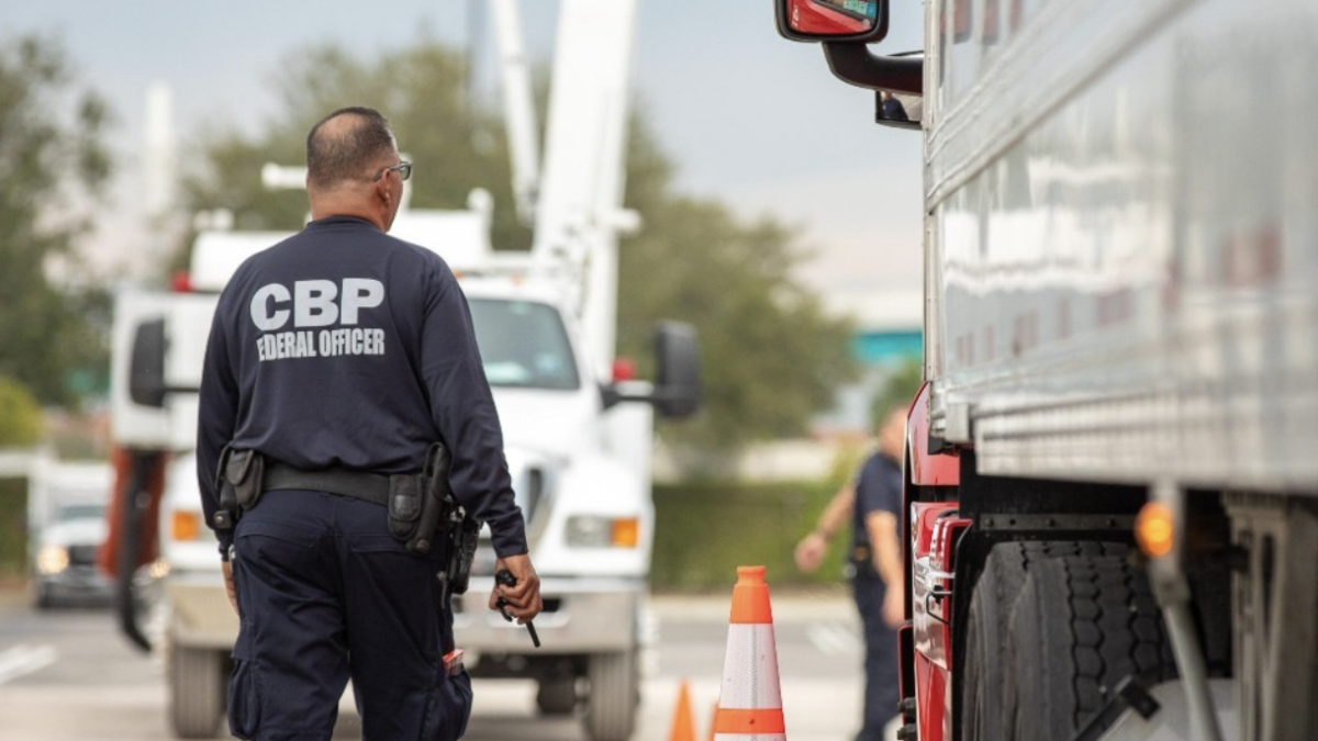 Intentó ingresar por Texas y CBP lo multó por llevar este alimento: ¿qué era y por qué está prohibido?