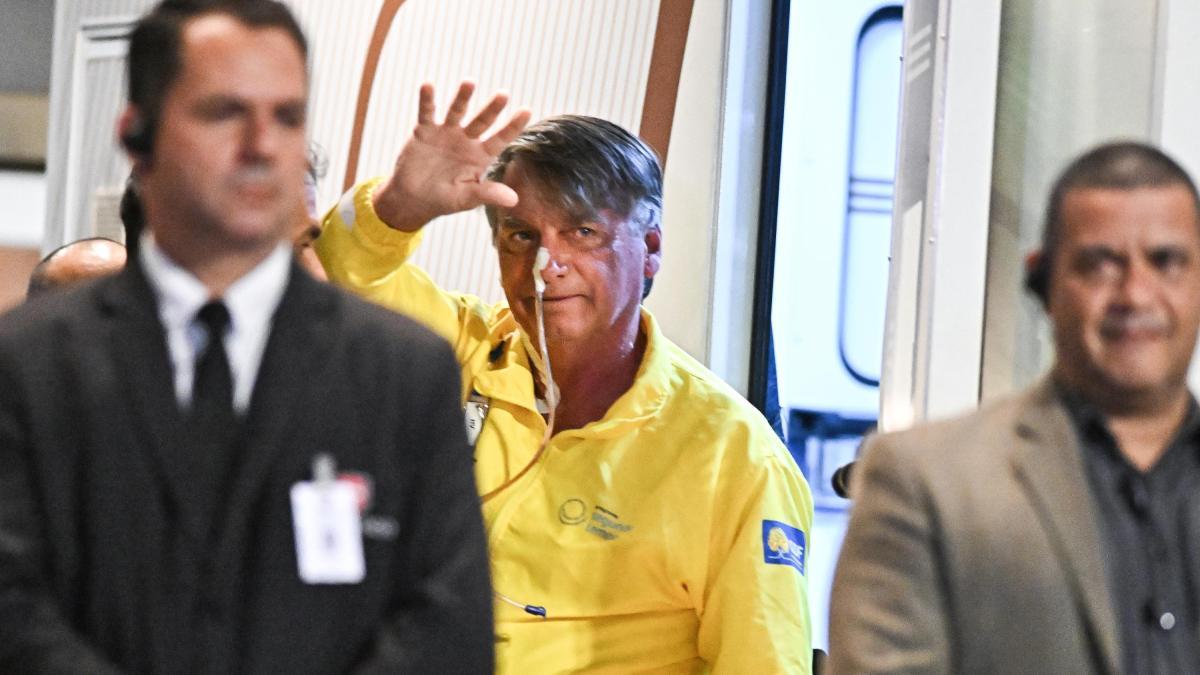Brasil: expresidente Jair Bolsonaro sale del hospital tras varias semanas de su compleja cirugía intestinal