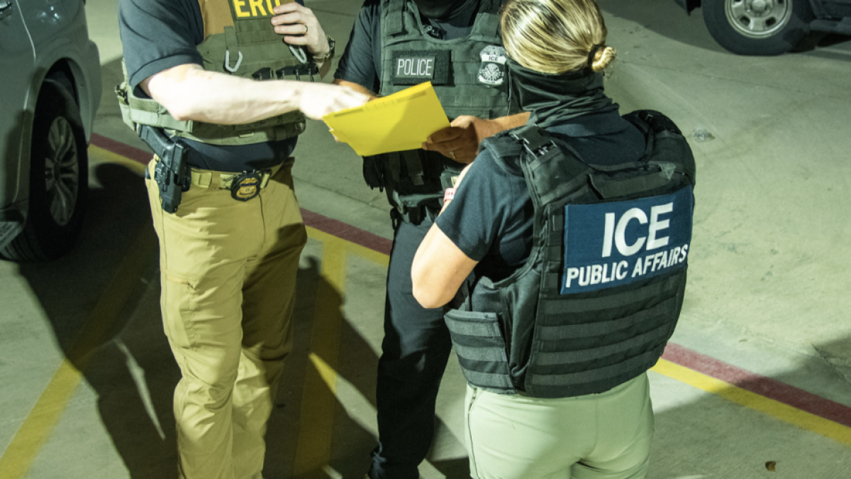 Gasolineras y trabajadores agrícolas: los focos de detención de ICE en la costa de California