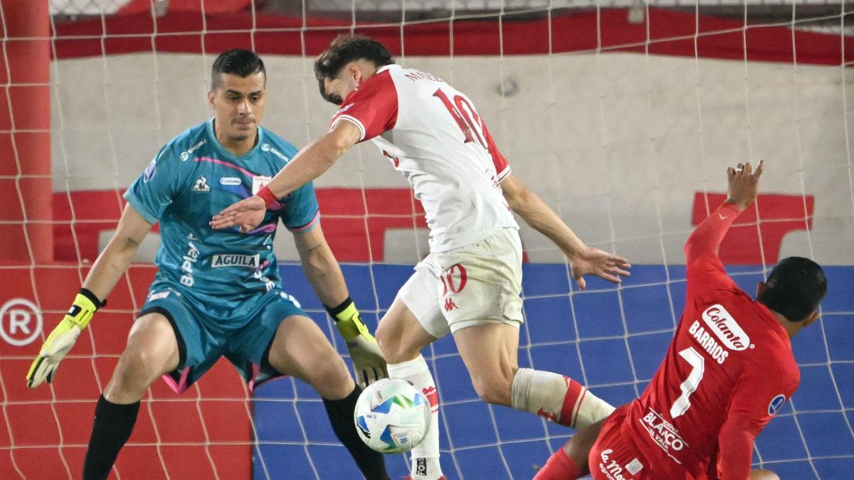 América supo aguantar y, gracias a Jorge Soto, se llevó un gran punto contra Huracán en la Copa Sudamericana