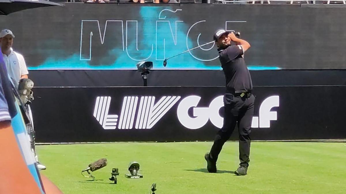 Juan Sebastián Muñoz se metió en el Top 10 del LIV Golf de México, en el que domina Bryson DeChambeau