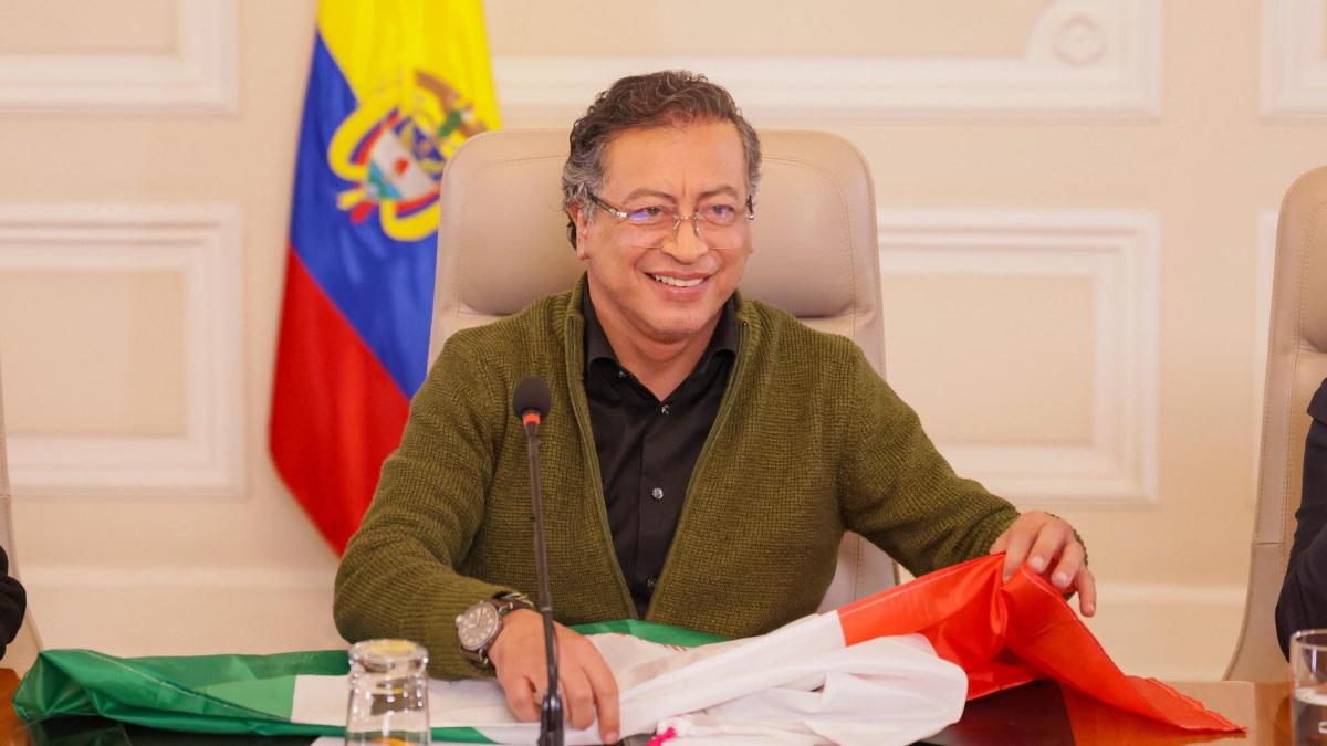 Presidente Petro dice que convocará consulta popular por decreto en caso de que el Senado no la discuta