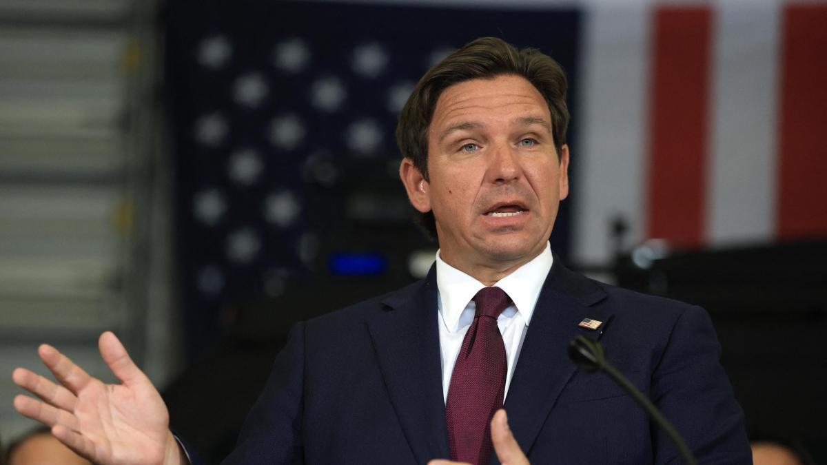 Abogados como jueces: la nueva medida de Ron DeSantis en Florida para deportar inmigrantes