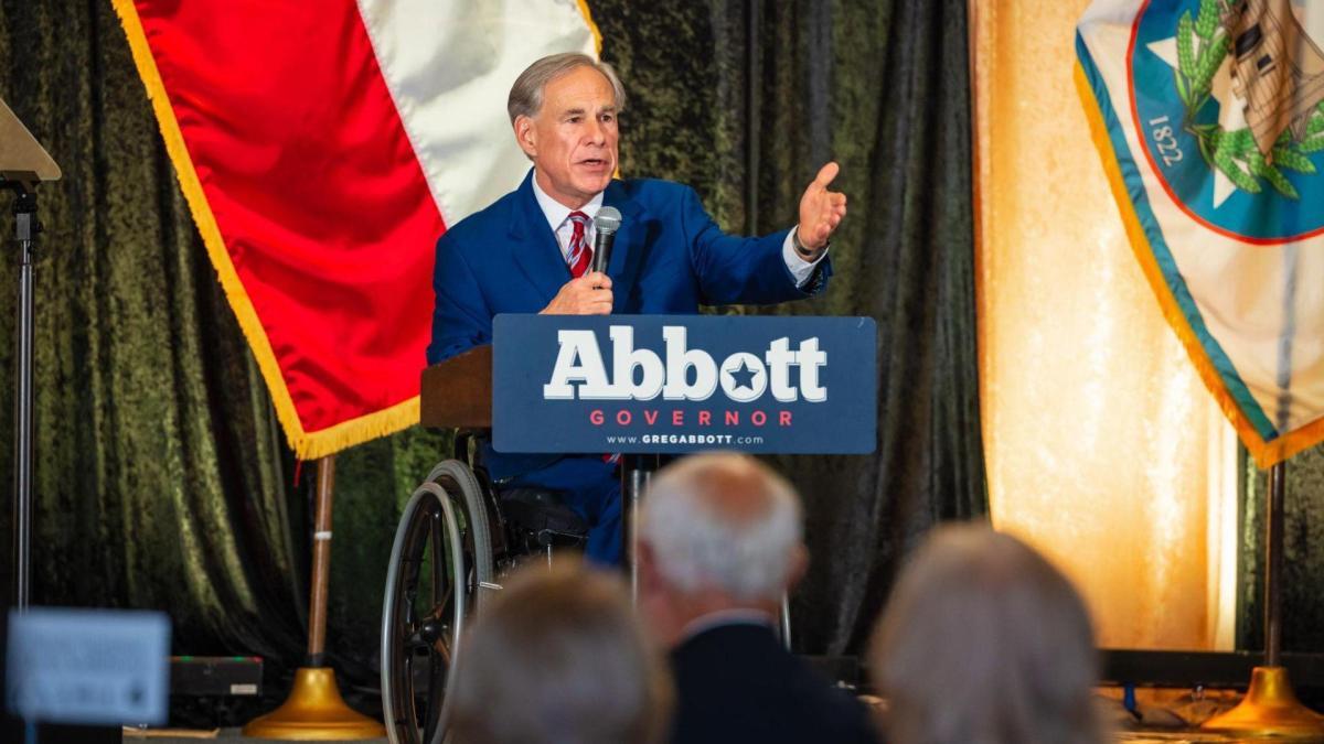 Greg Abbott amenazó y puso entre la espada y la pared a esta ciudad de Texas