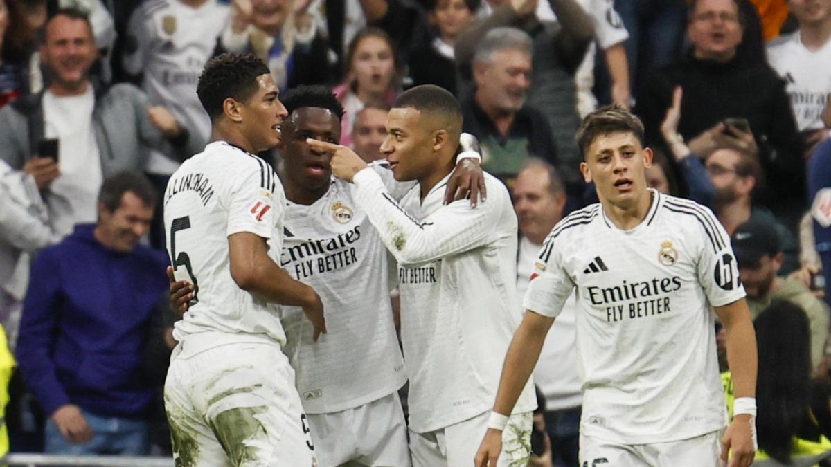Real Madrid pasa la página y presenta la nueva camiseta inspirada en el Santiago Bernabéu: ¿cuánto cuesta? Publicado por EL TIEMPO.COM -Deportes