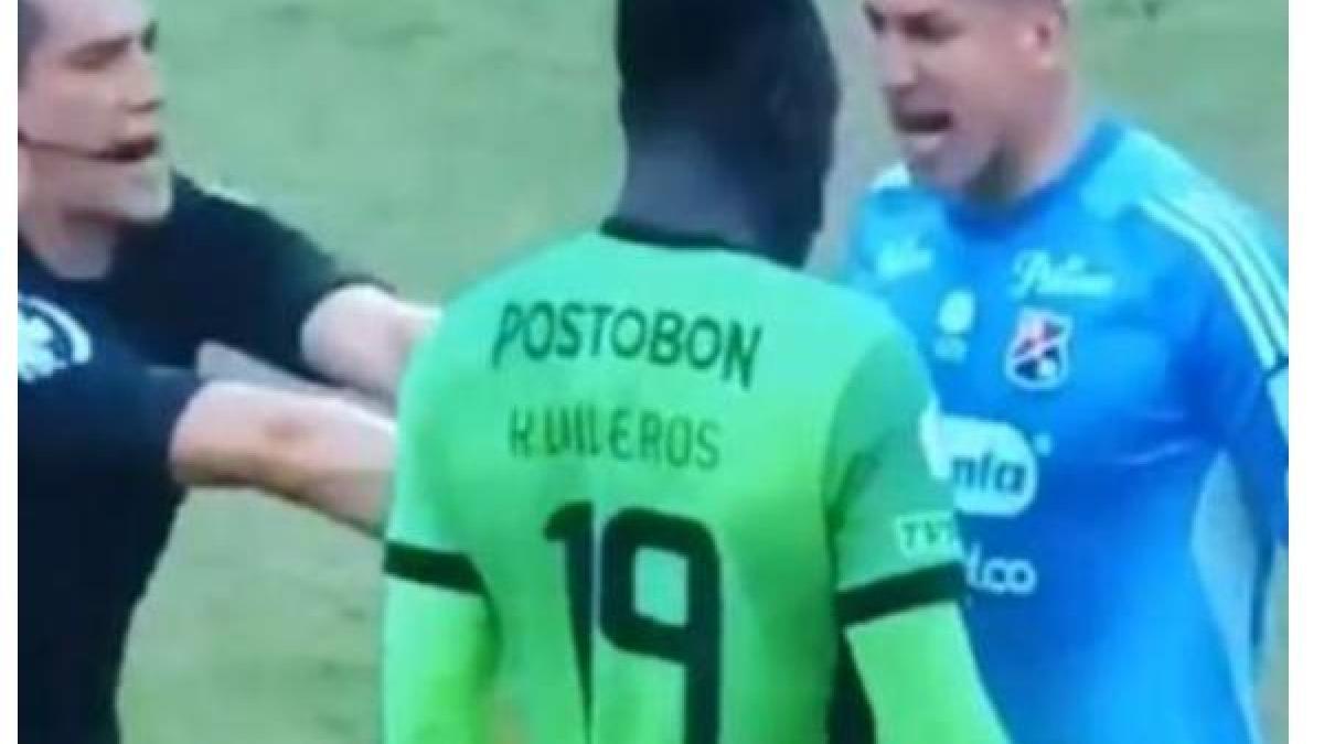 Polémico gesto de arquero de Medellín a delantero de Nacional, indicando que le huele mal la boca: ¿habrá sanción?