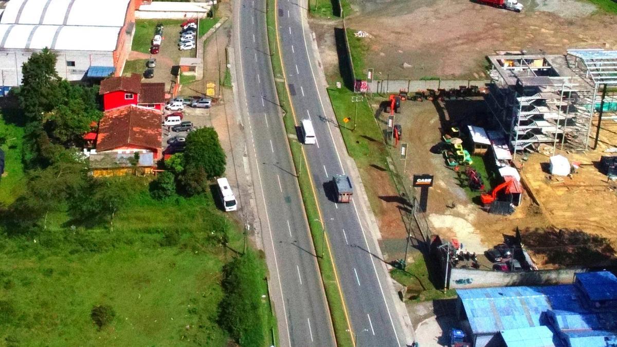 Trágico accidente en la vía Bogotá - Medellín deja tres fallecidos y un herido grave en medio del plan retorno