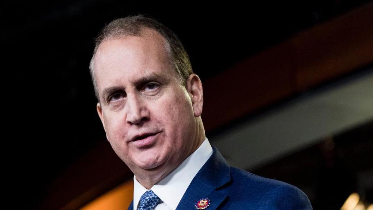 'Da vergüenza. Espero que con ayuda profesional pueda combatir su adición': Diaz-Balart al presidente de Colombia