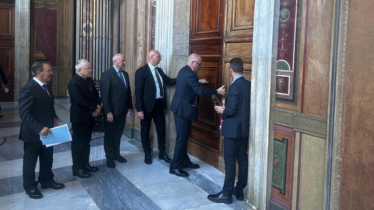 Antes del cónclave, este documento secreto firmaron los funcionarios y trabajadores del Vaticano