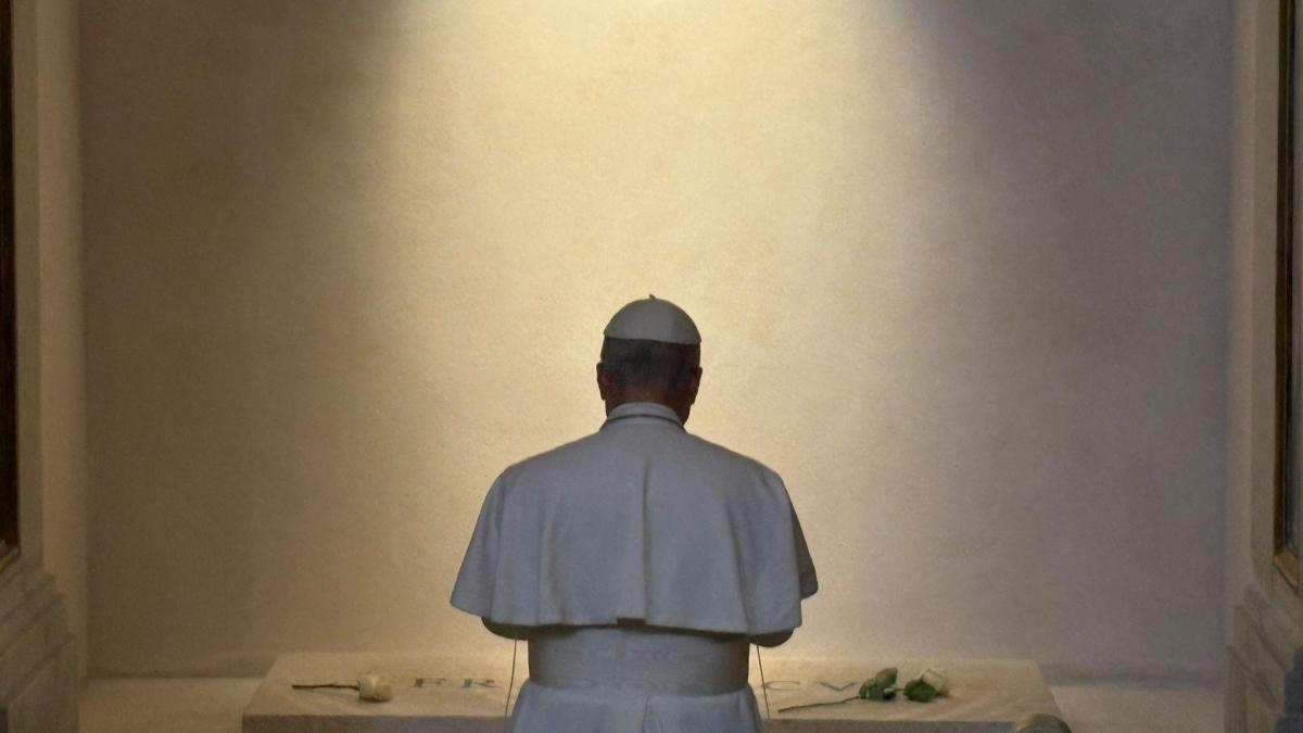 Fotos: El papa León XIV visita la tumba de Francisco en la basílica Santa María la Mayor de Roma