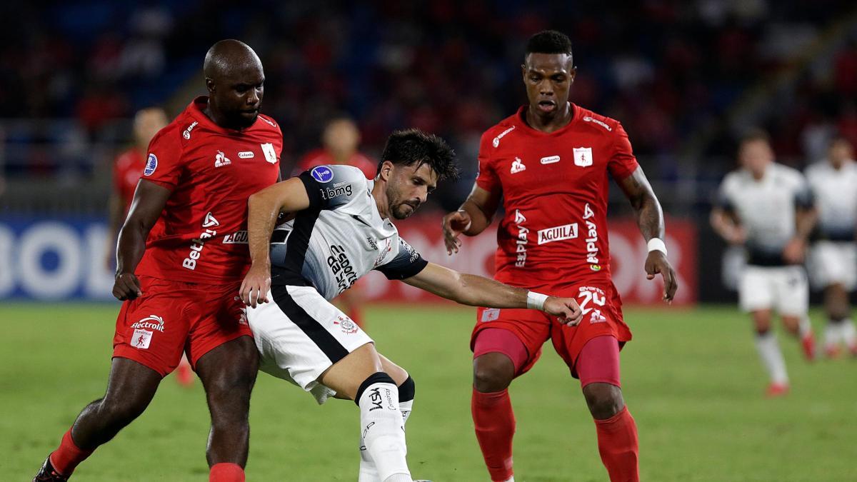 América de Cali recibe a Huracán en partido clave para seguir en la Copa Sudamericana: minuto a minuto