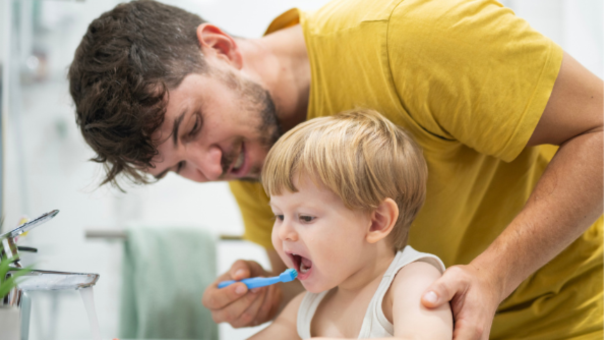 Los errores más frecuentes en la salud oral de los niños (y cómo los padres pueden evitarlos)