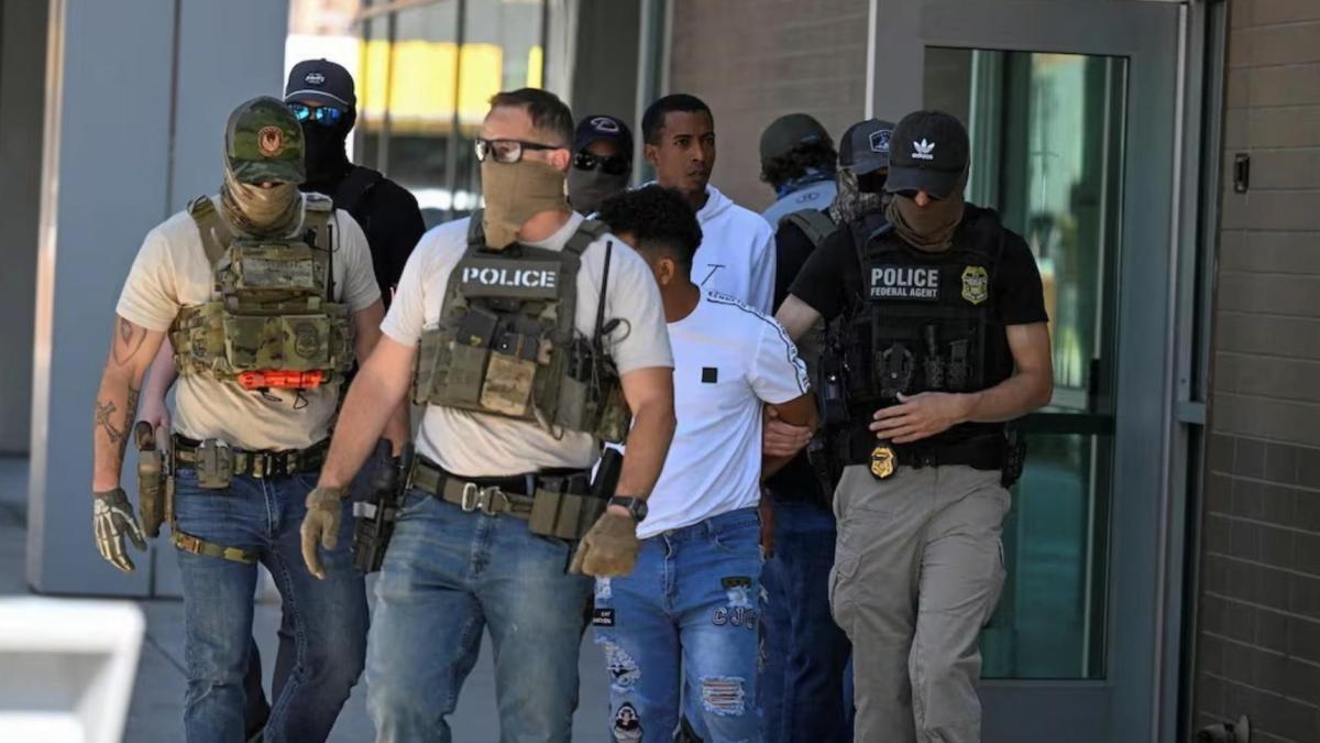 Lo que se sabe del polémico acuerdo entre el ICE y las cárceles de Miami que 'desaparecería' a los migrantes