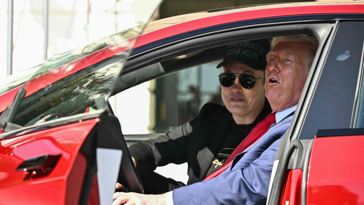 Elon Musk vuelve a apoyar a Donald Trump y ahora con un tema que hoy tiene en vilo a los migrantes