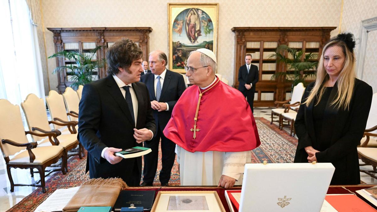 León XIV confirma a Javier Milei que visitará Argentina; cohesión social y pobreza, entre la agenda de la reunión Publicado por EL TIEMPO.COM -Latinoamérica