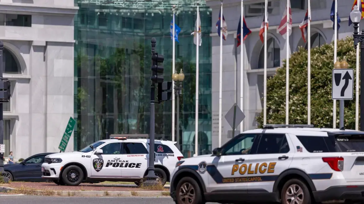 Donald Trump dice que recorrerá las calles de Washington con policía y Guardia Nacional para combatir la delincuencia