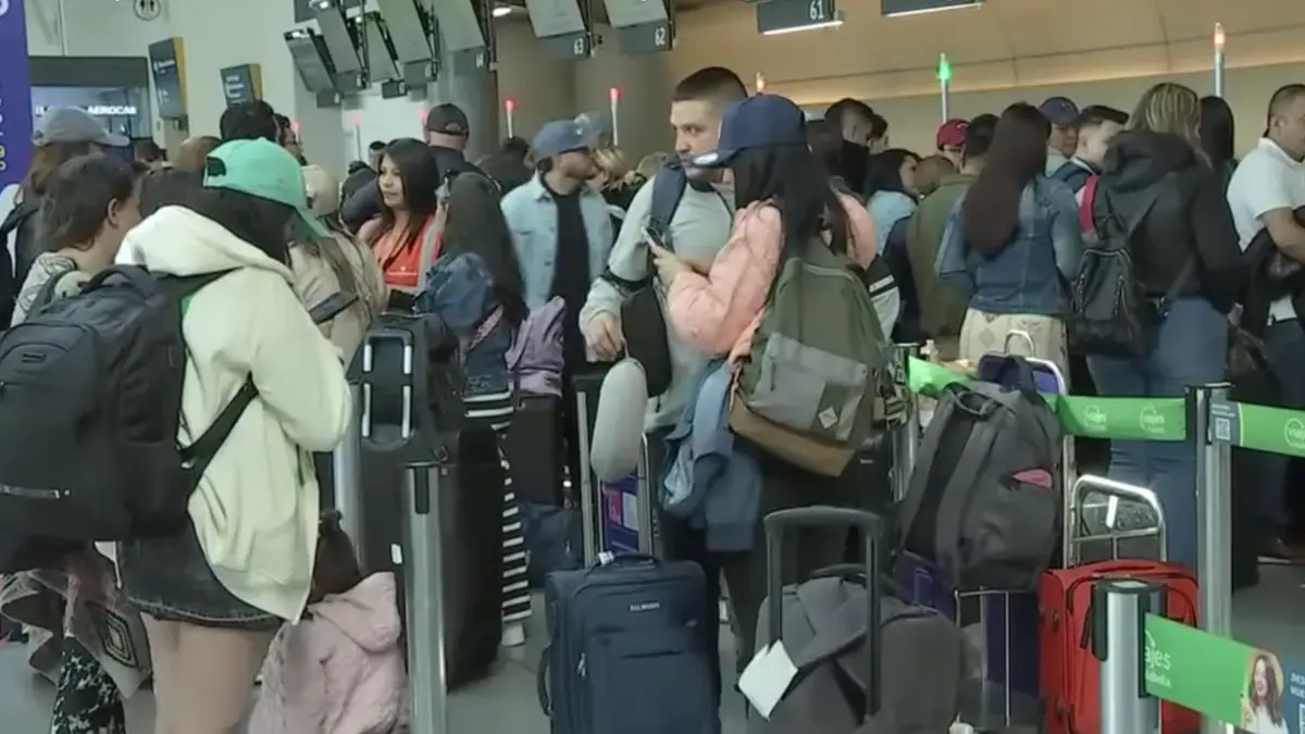Pasajeros estuvieron más de 12 horas varados en el aeropuerto El Dorado por vuelo de Bogotá a Punta Cana cancelado