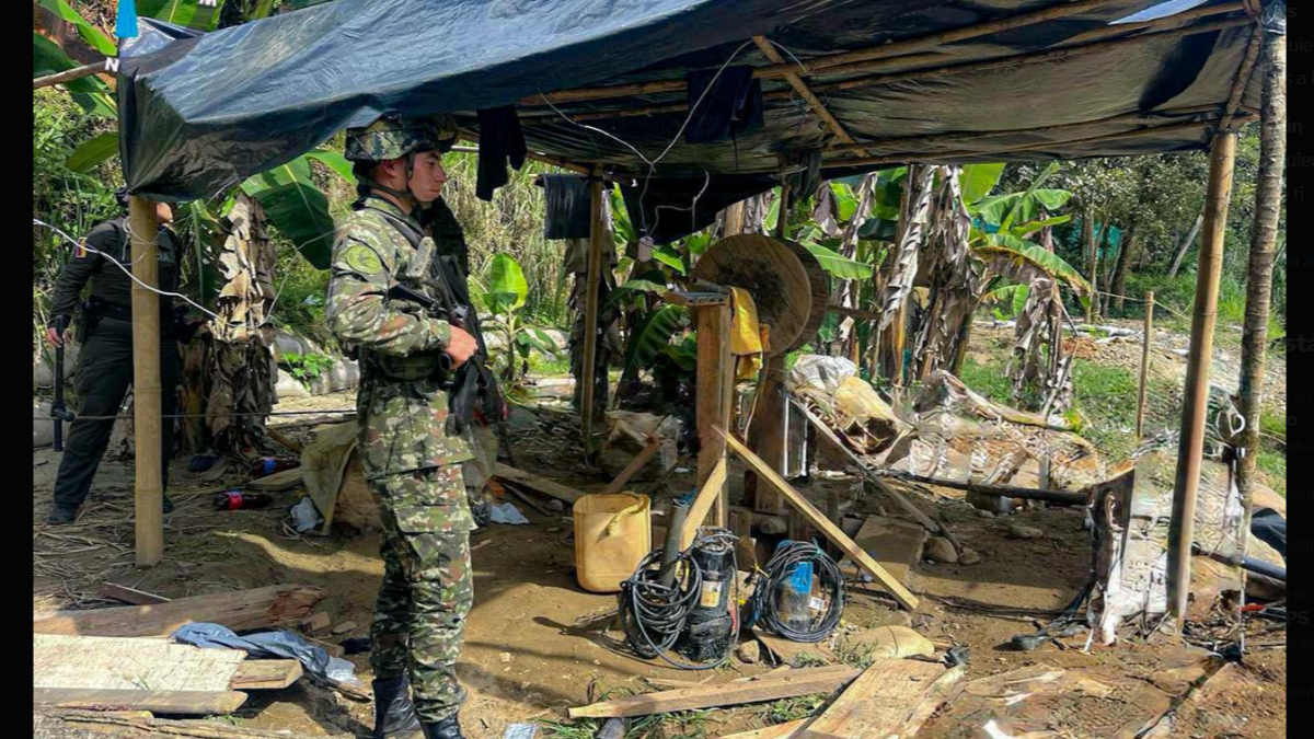 Así fue el gigantesco operativo en cuatro municipios de Antioquia contra la minería ilegal de oro: desmantelan 7 unidades en los ríos Cauca y Medellín