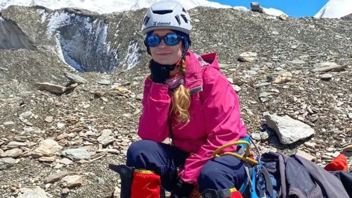 Alpinista rusa Natalia Nagovitsyna, atrapada a 7.000 metros de altura tras sufrir una fractura, perdió a su esposo un año antes escalando otra cumbre
