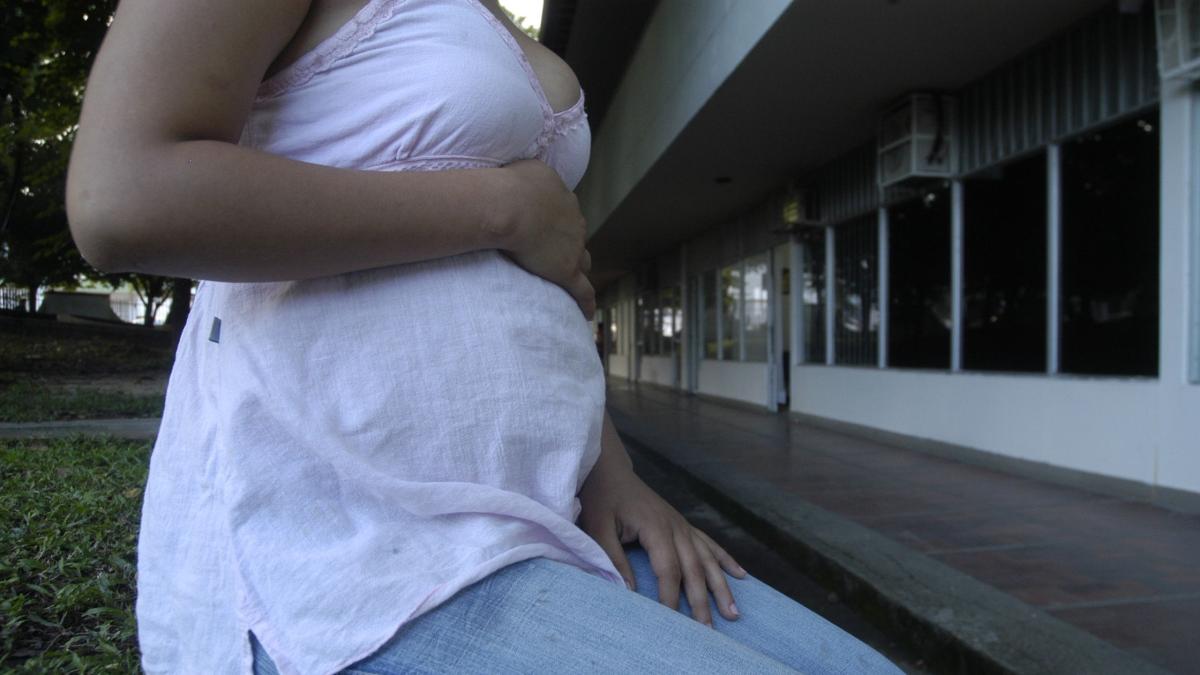 Hamileliğini WhatsApp'a bildiren ve işten atılan kadın hakkında mahkeme ne dedi?