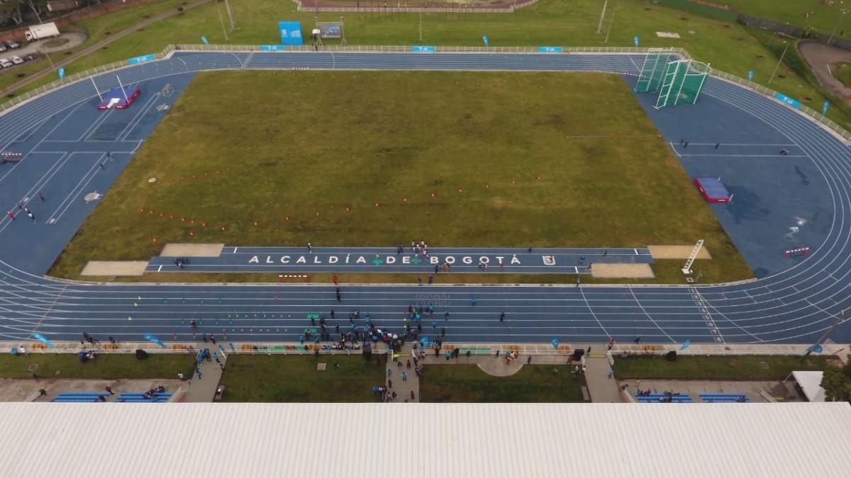 Nuevas pista de atletismo en la Unidad Deportiva El Salitre