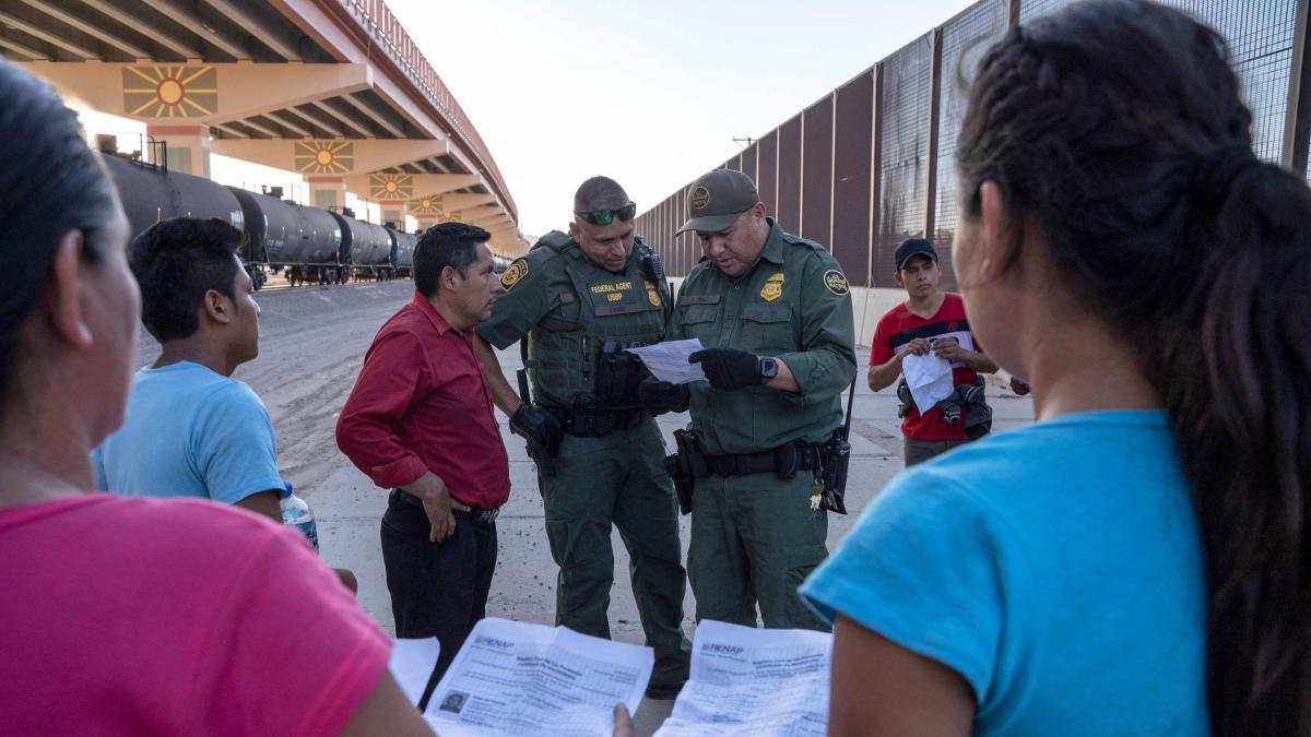 La nueva medida de deportación en EE. UU. contra los solicitantes de asilo
