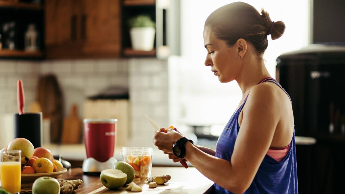 Los 6 alimentos 'saludables' que en realidad no ayudan a perder peso: experto