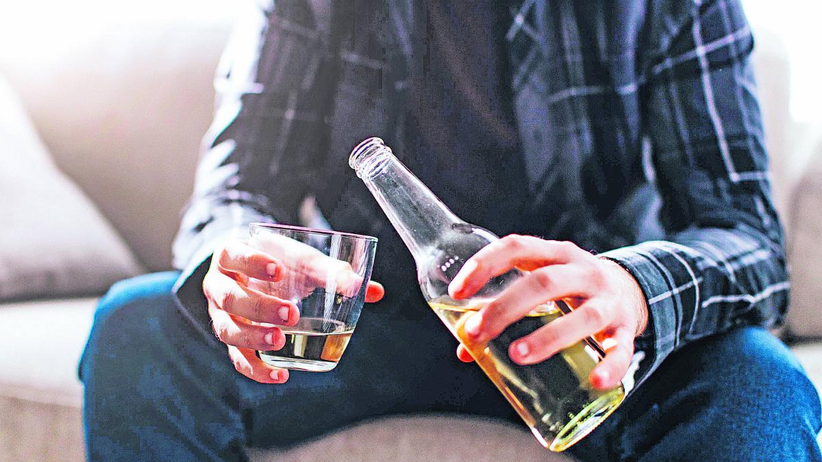 La advertencia que deberían llevar las bebidas alcohólicas en Estados Unidos, según el gobierno