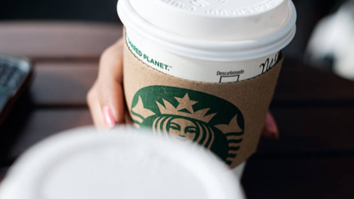¿Qué necesita un inmigrante para trabajar en Starbucks Estados Unidos?