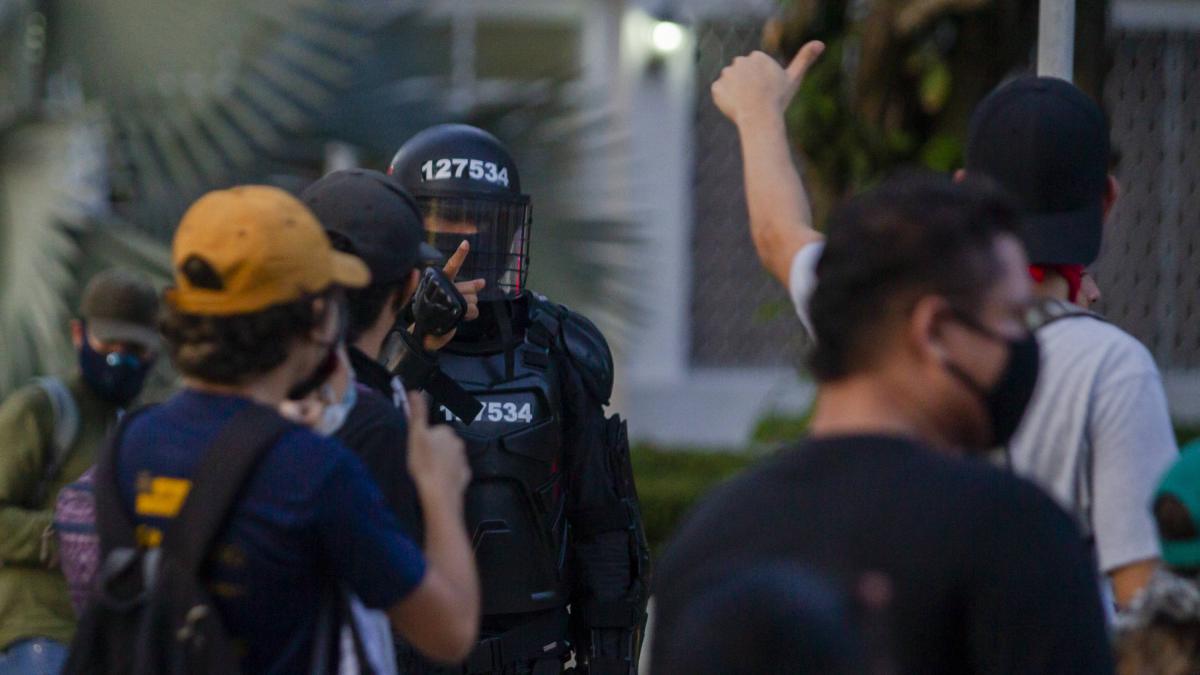 La policía de California advierte a los inmigrantes que corran riesgo de deportación: "Nadie debe hacer esto"