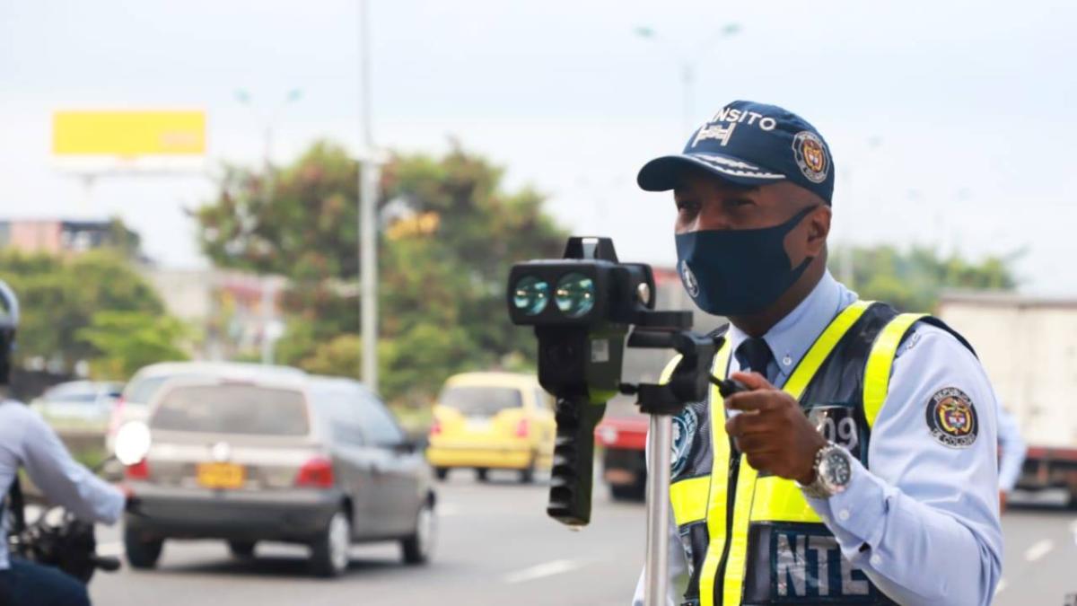 Agentes de tránsito tendrán cámaras en Cali para mayor transparencia en procedimientos 