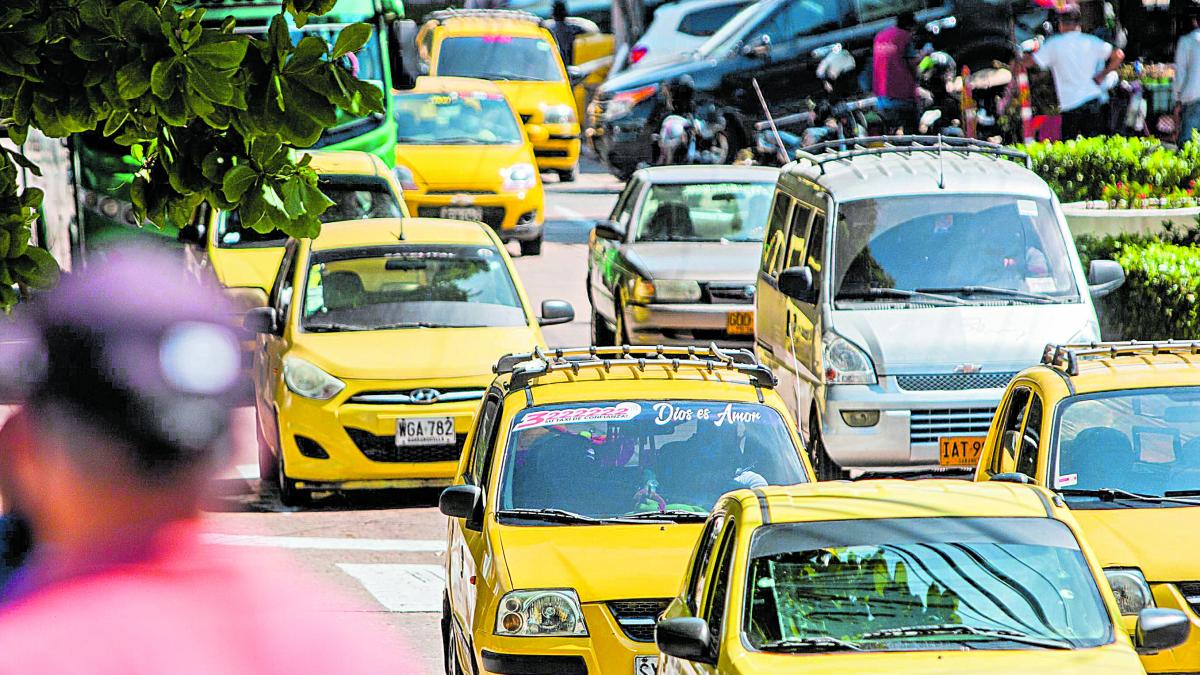 El 70 % de taxis en Barranquilla son viejos: gremio reconoce crisis y pérdida de usuarios frente a aplicaciones digitales