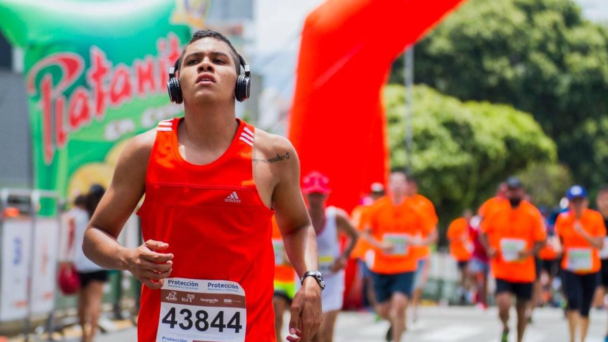 Corazón en Forma: ¿Por Qué los Deportistas de Alto Rendimiento Necesitan un Examen Cardíaco Previo?