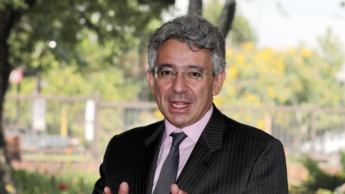 María Isabel Rueda entrevista a Enrique Gómez, líder de Salvación Nacional