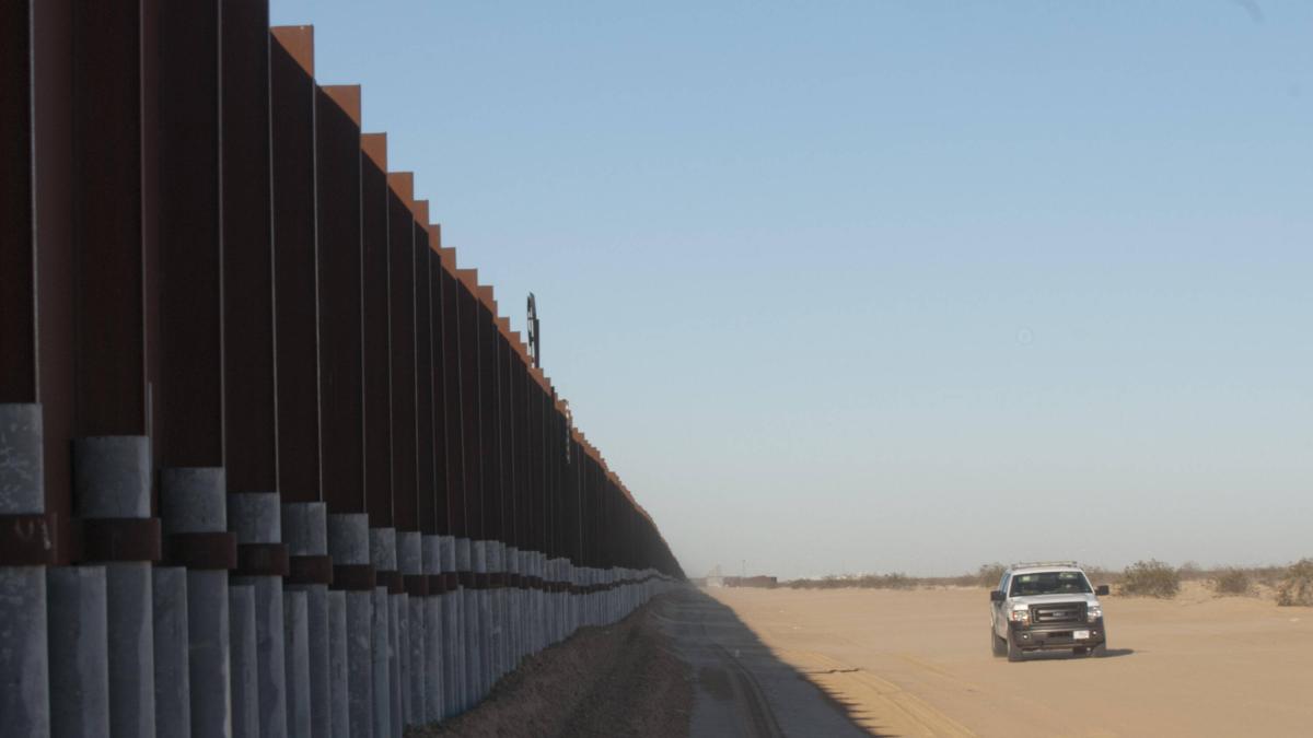 Un colombiano murió al caer del muro fronterizo entre Estados Unidos y México por evitar su detención