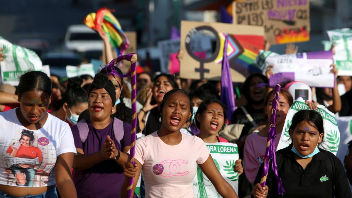 Mujeres marchan en Barranquilla este 8 de Marzo