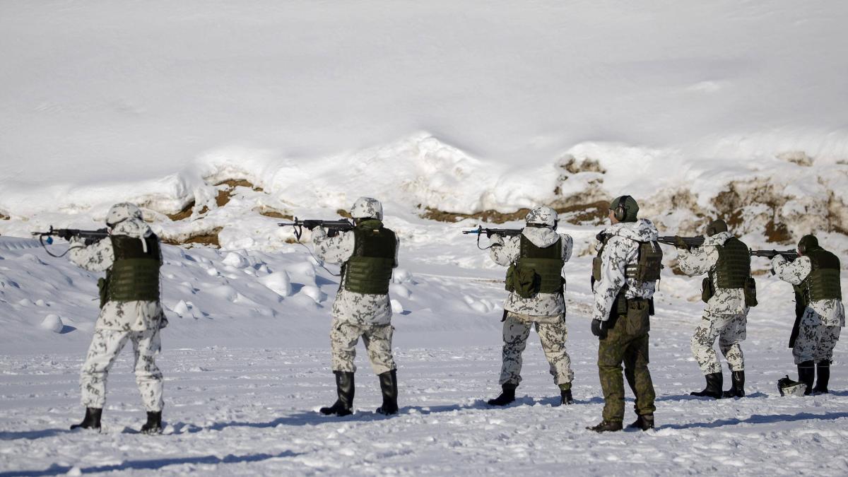 Finlandia mantendrá cerrada su frontera con Rusia 'hasta nuevo aviso' para impedir una llegada masiva de refugiados