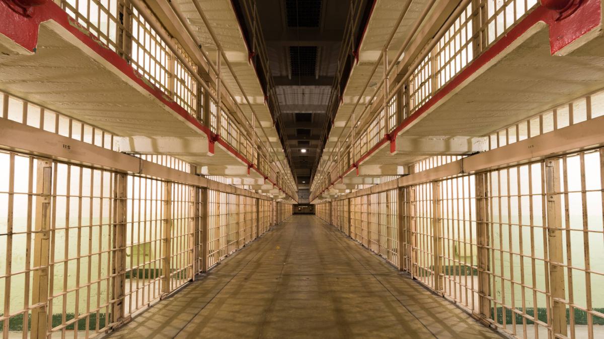 Nueva York: así es por dentro la prisión que usarán como albergue de migrantes