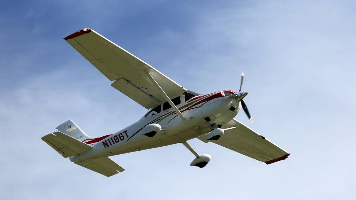 Alerta en EE. UU.: piloto voló un avión ‘fabricado por aficionados’ y se estrelló