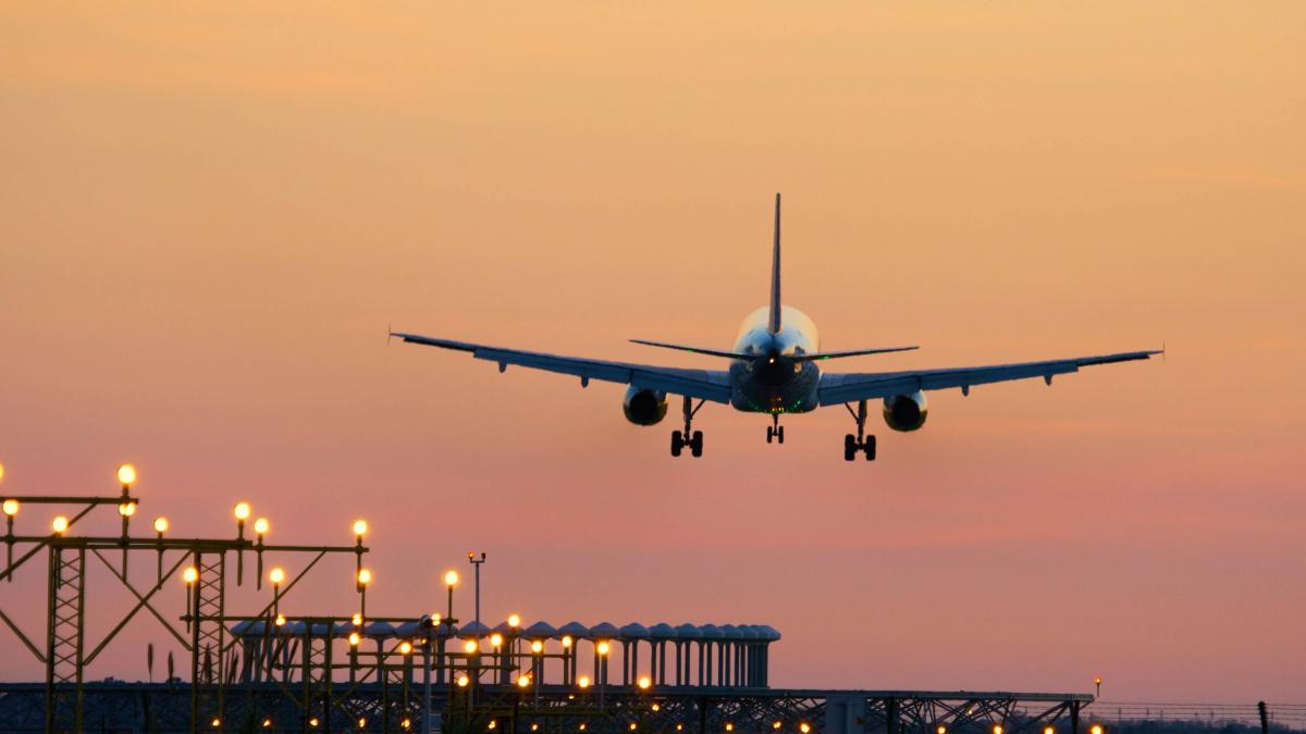 Este es el mejor momento para comprar vuelos internacionales baratos, según expertos