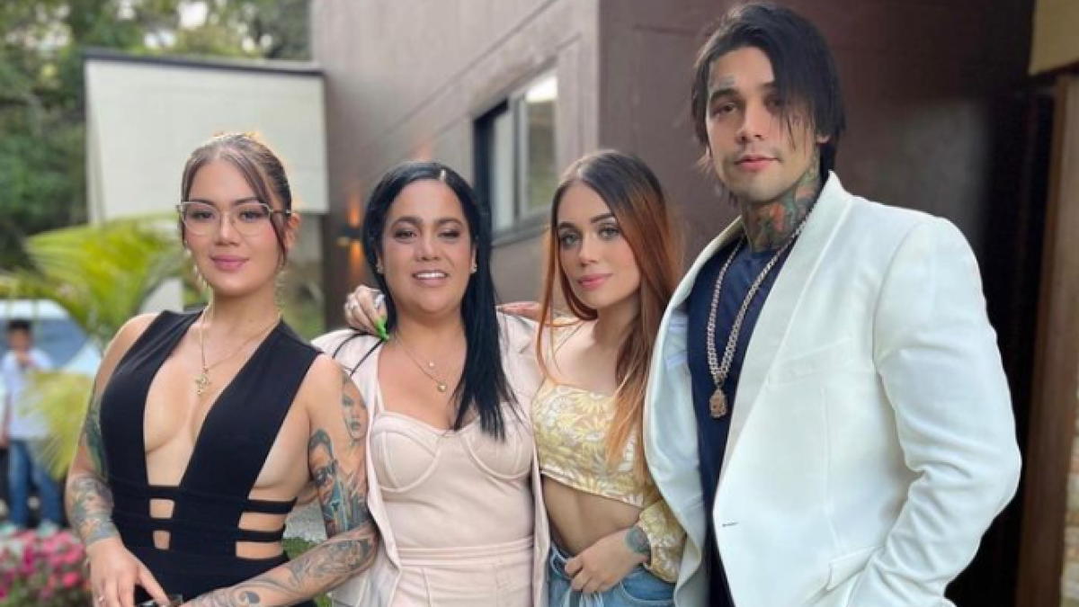Yefferson Cossio presentó en redes a su hermana menor