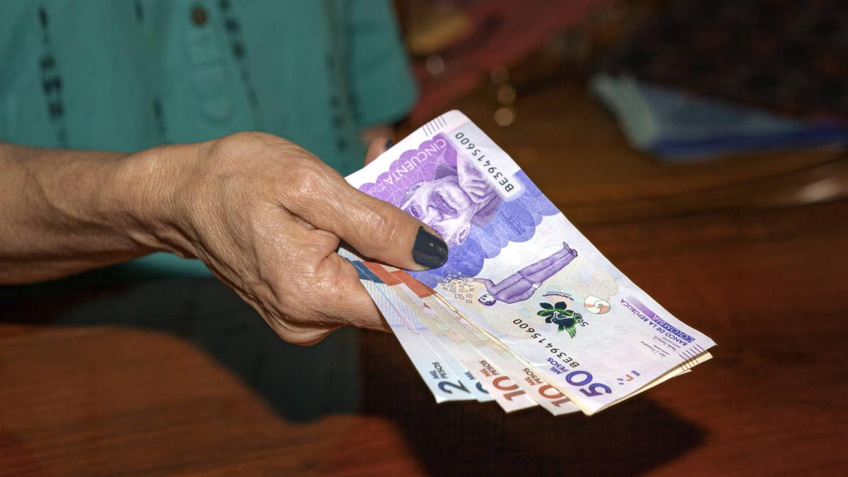 ¿Deben pagarle recargo por trabajar el 1.° de enero de 2025 tras celebración del Año Nuevo?