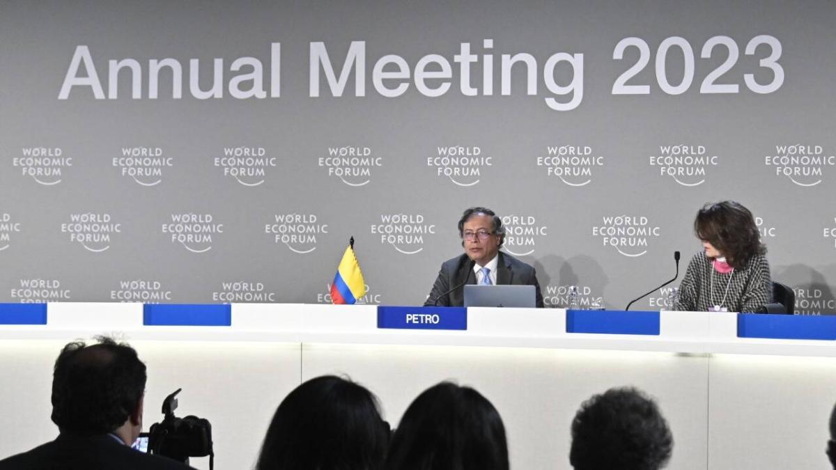 Las denuncias de Álvaro Leyva sobre el comportamiento del presidente Petro en el exterior