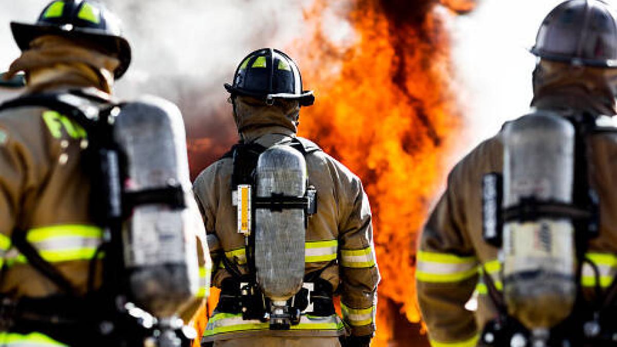 Tragedia por fuerte incendio en Bogotá: tres casas afectadas, grandes pérdidas y la muerte de dos mascotas 