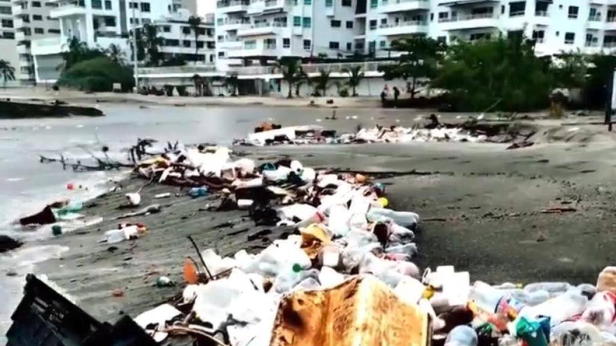 Basuras en la bahía de Santa Marta