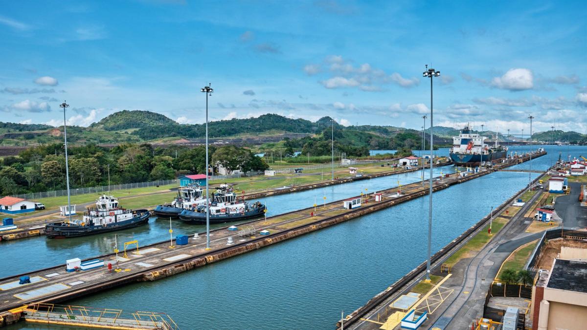 ‘Tenemos disposiciones para mantener el canal alejado de la política’: administrador del canal de Panamá